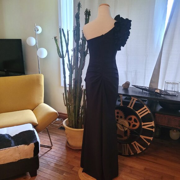 NWOT XSCAPE "Ivy" One-shoulder Ruffle Scuba Crepe Gown, sz 4 - Picture 9 of 12